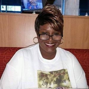 Meet your Posher, Joyce e